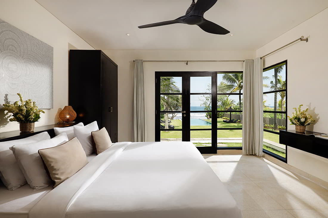 Black Beach Villa - bedroom 2